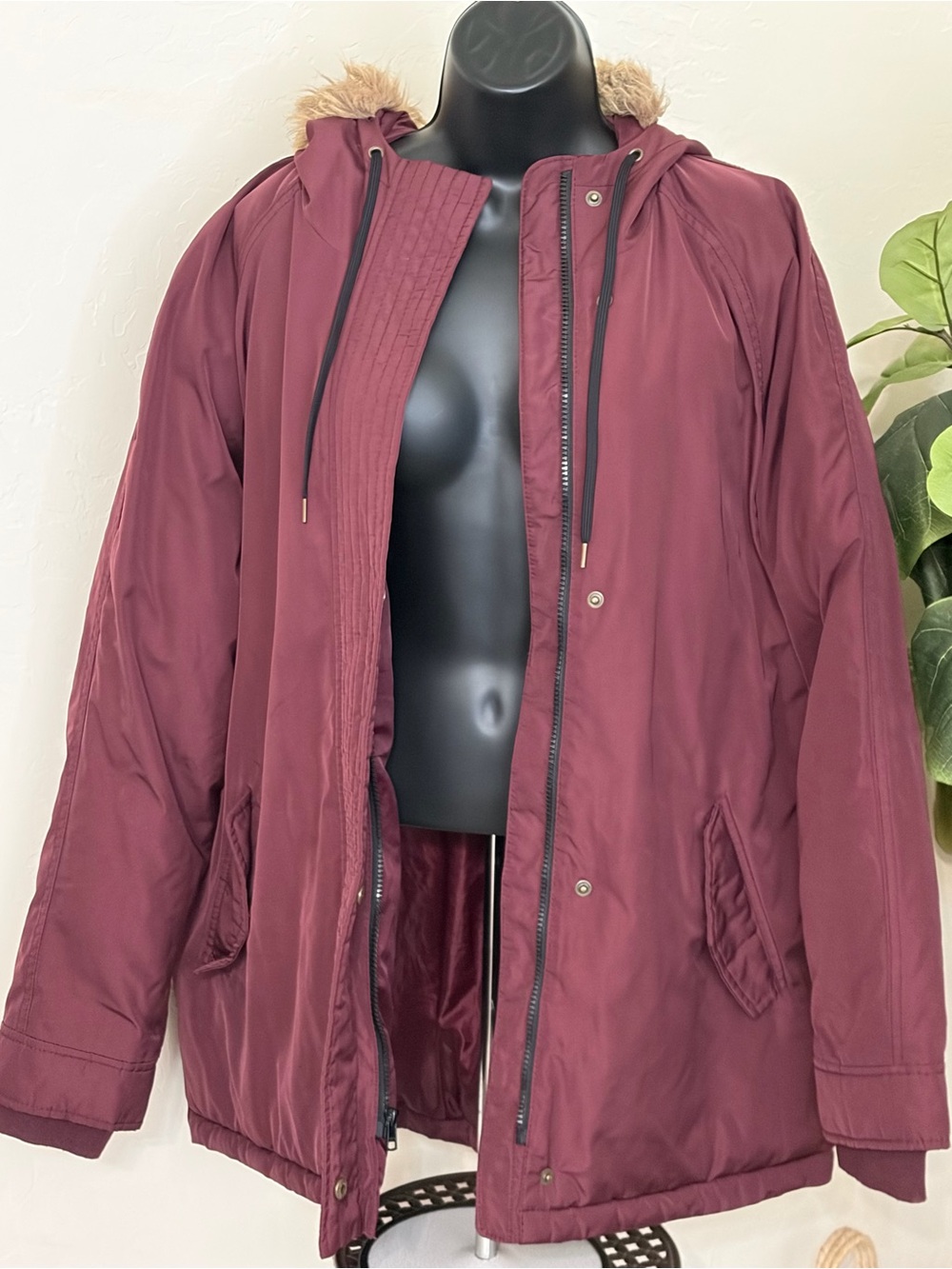 Old Navy Women’s Burgundy Hooded Puffer Coat with Faux Fur Trim